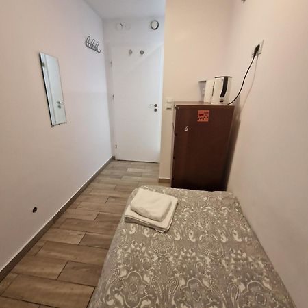 Underground Rooms Warschau Exterior foto